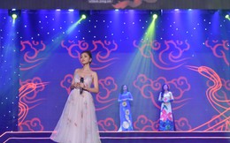 Bích Phương dịu dàng “đọ sắc” cùng Top 10 Miss Võ Lâm Truyền Kỳ Mobile