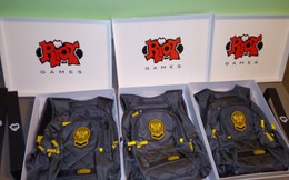 Cận cảnh màn "đập hộp" balo Thách Đấu của Riot Games dành tặng người chơi LMHT xuất sắc trong mùa giải 2018