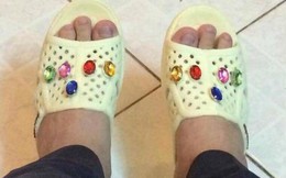 Cộng đồng mạng thích thú với trào lưu gắn đá vô cực vào dép tổ ong để “búng chân 1 cái là tan nát cả thiên hà”