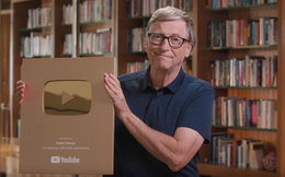 Tỷ phú Bill Gates 'khoe' Nút Vàng YouTube sau 7 năm lập kênh, dù triệu sub nhưng chưa một lần bật quảng cáo