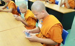 Bá đạo như các nhà sư trẻ Thái Lan, không những tham gia mà còn vô địch luôn cả giải thể thao điện tử