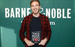 Niềm vui nhân đôi khi vừa cưới vợ xong, kênh Youtube PewDiePie chính thức đạt 100 triệu sub