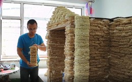 Áp dụng phong cách NTN, xây nhà bằng 2000 gói mỳ tôm, người đàn ông bị cộng đồng mạng chỉ trích dữ dội