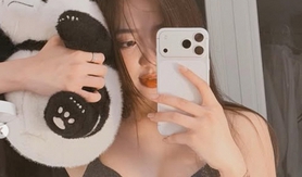 Chẳng cần "background" biển cả, hot girl Lê Phương Anh vẫn diện nội y thả dáng "khét lẹt"