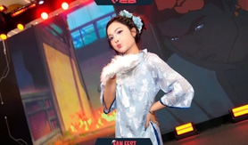 Bất ngờ gặp lại nữ MC có "nụ hôn viral" tại Fan Fest VALORANT