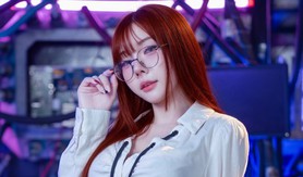 Hóa cô thư ký, nữ streamer đình đám Thái Lan khiến MXH "bùng nổ" vì quá quyến rũ