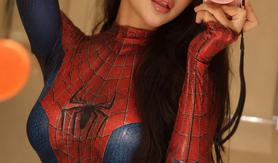 Hot girl show hẹn hò gây bão khi nhập vai Người Nhện, "visual" ngạt thở thu hút netizen