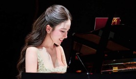 Đã mắt với nhan sắc tựa tiểu thư khuê nữ của hot girl piano