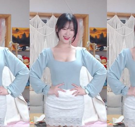Hờ hững cúi người rồi nhảy duyên dáng trên sóng, cô nàng streamer khiến kênh chat như bùng nổ