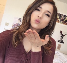 Bị fan đòi hoàn 100k tiền donate ngay trên sóng, nữ streamer có cách ứng xử thông minh khiến fan nể phục