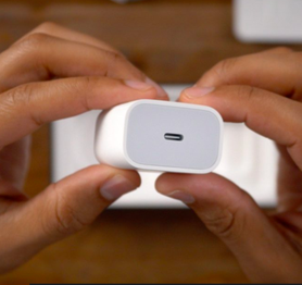 iPhone 12 sẽ không bán kèm củ sạc, người dùng phải bỏ thêm tiền để được... sạc pin