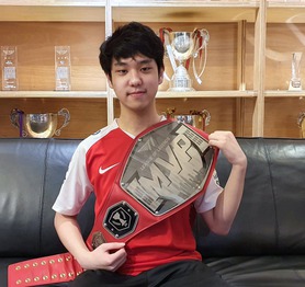 Trái với phong độ "bê bết" của đàn anh, đội trẻ T1 được dẫn dắt bởi "Thầy" Bengi đang thống trị giải hạng 2 Hàn Quốc