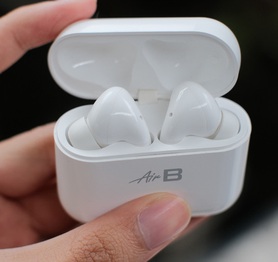 Tai nghe AirB bị đánh giá thấp, CEO Nguyễn Tử Quảng chê reviewer Việt Nam không đủ trình độ chuyên môn, chỉ nói tốt khi nhận tiền từ nhà sản xuất