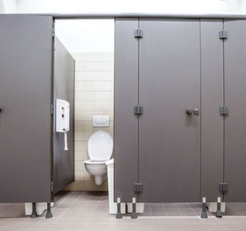 Bạn nên đợi 20 giây trước khi bước vào nhà vệ sinh vừa có người "hành sự"