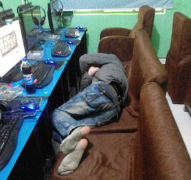 Cưới vợ cho con trai mong cậu cai nghiện game, người bố hoảng hồn, phải nhờ cả cảnh sát đi tìm vì "quý tử" bỏ nhà đi bụi