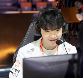 Vừa chơi game giỏi lại có tấm lòng nhân hậu, Chovy ủng hộ nửa tỷ cho quỹ hỗ trợ người khuyết tật và người già neo đơn