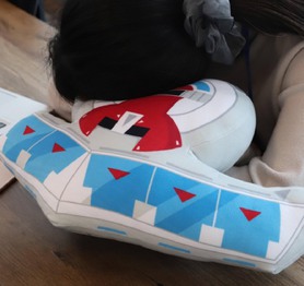 Chế tạo bàn đấu bài Yu-Gi-Oh! làm gối ngủ, nam game thủ được CĐM tung hô vì sáng tạo, giá bán sản phẩm gây sốc