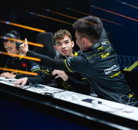 Vừa mới giành quyền vào Bán kết AIC 2022, tuyển thủ V Gaming đã có hành động bất ngờ