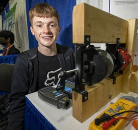 Nam sinh 17 tuổi thiết kế động cơ có khả năng biến đổi ngành công nghiệp ôtô điện
