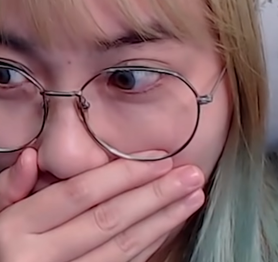 Nữ streamer từng đối đầu với Misthy đăng ảnh mừng năm mới đầy gợi cảm