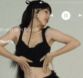 Thoát vai "đứa trẻ", Hậu Hoàng diện đồ hở "hơi bạo", cùng loạt biểu cảm gợi cảm trong diện mạo mới