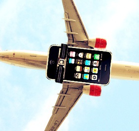 Chuyện lạ có thật, iPhone rơi ra từ độ cao hơn 4.000m trên chuyến bay, vẫn "bình an vô sự"