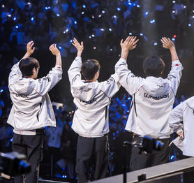 Cặp sao T1 có động thái mới giúp các fan thêm phần yên tâm