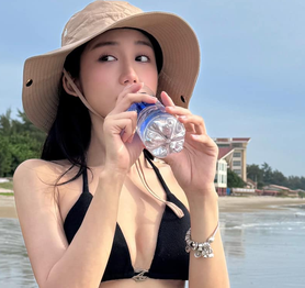 Mina Young đăng hình diện bikini nóng bỏng, lần đầu hé lộ về "hành động điên rồ nhất"