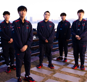 Cựu vương CKTG có động thái nghi "có mới nới cũ" khiến fan LPL bức xúc