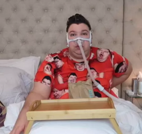 Hết lòng vì công việc, YouTuber tăng 171kg, cắm máy thở vẫn tiếp tục làm clip Mukbang và cái kết