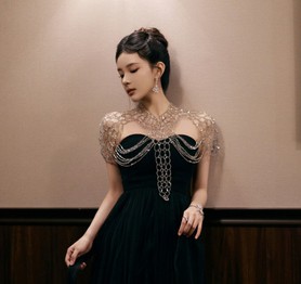 “Thánh nữ LPL” khiến nhiều fan vỡ mộng “trèo cao”