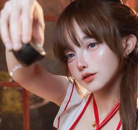 Coser U50 khiến dân tình choáng ngợp khi có nhan sắc và thân hình chẳng khác gì thiếu nữ đôi mươi