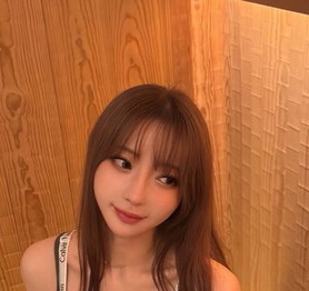 Cô giáo dạy Yoga khiến fan mê mệt vì chụp ảnh “góc nào cũng toàn là đường cong”