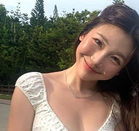 Hot girl 2k4 sở hữu nhan sắc ngây thơ nhưng body đẹp như nữ thần Hy Lạp