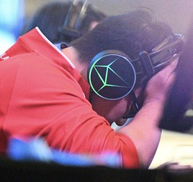 Tuyển thủ Việt Nam gục đầu bật khóc vì vụt mất HCV Audition, "trốn" ra ngoài khóc, 1 tiếng sau lại vô địch mới đỉnh!