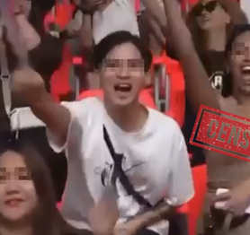 Đi xem bóng chuyền, hot girl cổ vũ đến mức hớ hênh