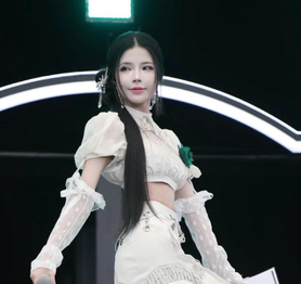 Mai Dora khoe vóc dáng quyến rũ tại sự kiện của T1, fan gọi tên Văn Tùng