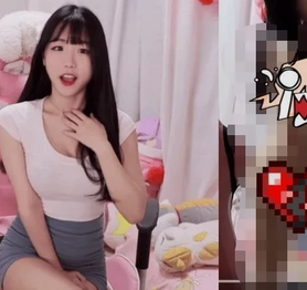 Quên tắt video, nữ streamer xinh đẹp bất ngờ lộ phân cảnh nóng bỏng với bạn trai, hối hận không kịp