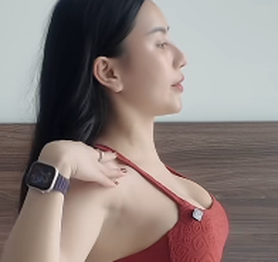 Hot gymer bạn thân Lê Bống thu hút sự chú ý với bài tập giãn cơ