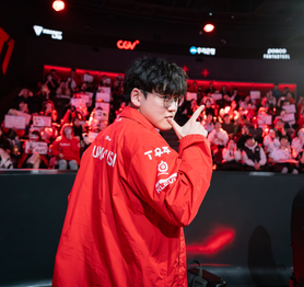 Một pha xử lý của Gumayusi, fan thở dài nhớ lại ngày Smash đánh