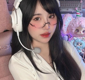 Chỉ làm content khoe góc gaming, nữ streamer vẫn gặt tương tác cực "đỉnh"