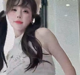 Các hot girl tung "trend" mới, anh em game thủ hoa mắt, khó tìm giây phút bình yên