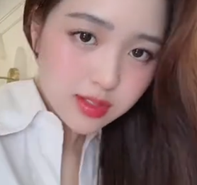 "Hot girl thư ký" lộ khoảnh khắc khiến fan nam rần rần mong muốn được che chở