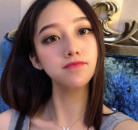 Mặc áo có cổ quá rộng, nữ streamer bất ngờ lộ khoảnh khắc "hớ hênh" khi lên sóng, CĐM chỉ trích mạnh mẽ