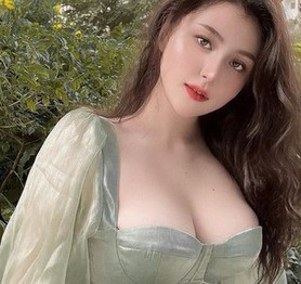 Hot girl lai Tây tung ảnh check-in với Xemesis