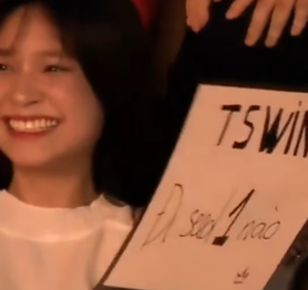 Lọt khoảnh khắc "thần sầu", fan nữ trong sáng như Bạch nguyệt quang, thậm chí được ví giống nàng MC số 1 LMHT