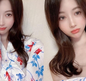 Khoe ảnh mặc trang phục "nửa kín nửa hở", nàng hot girl bỗng chốc nổi tiếng bất ngờ