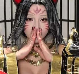 Phiên bản Ahri Huyền Thoại Trỗi Dậy "tràn viền" của nữ coser Việt khiến người xem "đổ mồ hôi"