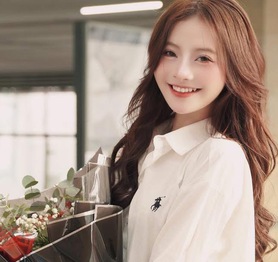 "Liều thuốc" ngọt ngào nhất hôm nay, nữ dược sĩ gây thương nhớ với nụ cười tỏa nắng