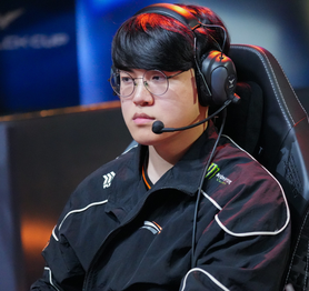 Thất bại của HLE trước T1 đến từ sự thua thiệt lớn nhất giữa hai đội